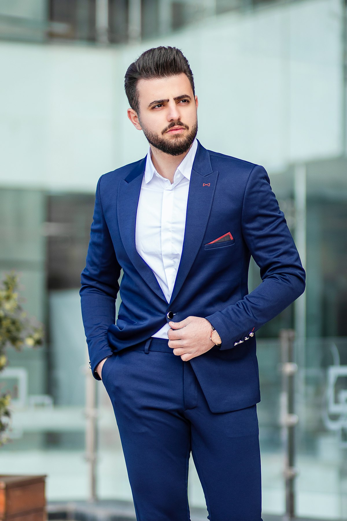 Why oversized lapels are back in 2026